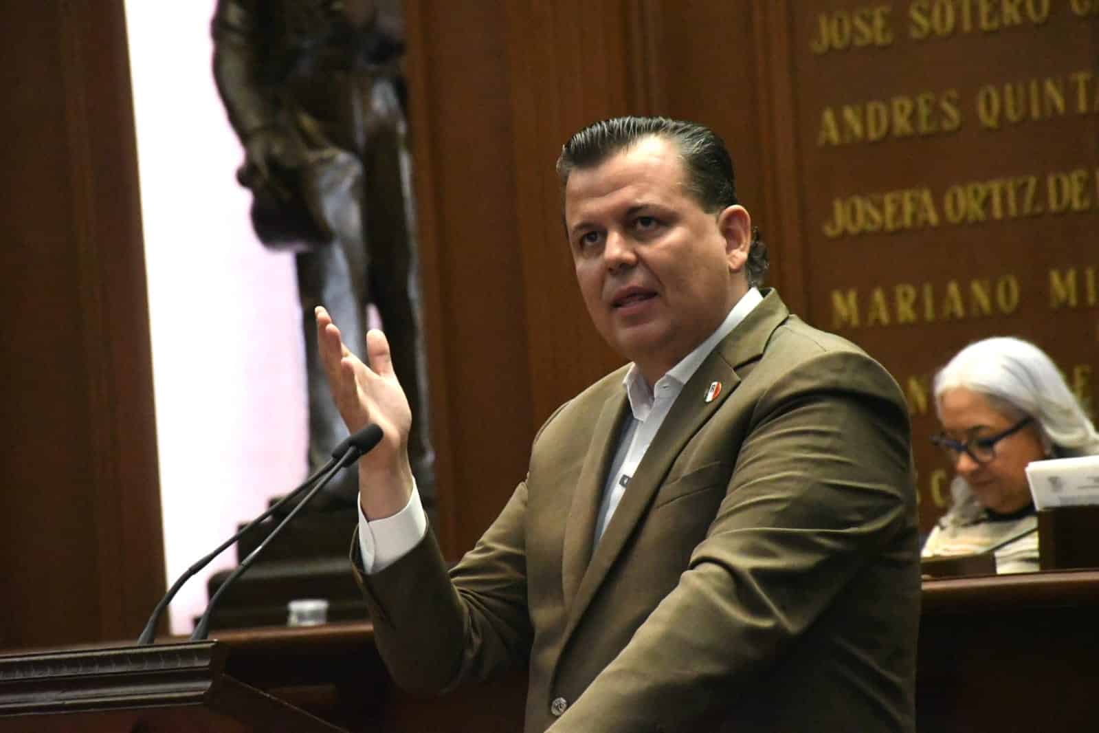 Exige Memo Valencia se reabra la investigación en el homicidio de César Chávez