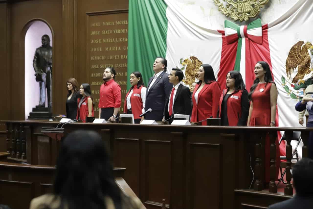 Adriana Campos y Memo Valencia ponen en marcha el Parlamento Juvenil Revolucionario 2026